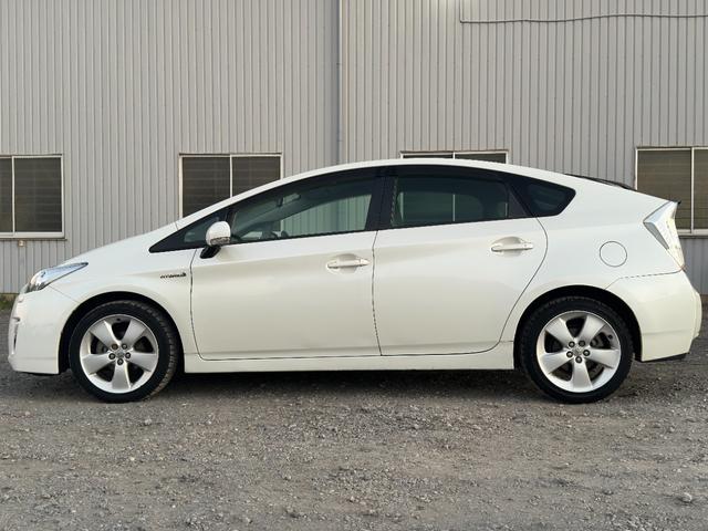 プリウス Ｓツーリングセレクション　１年保証付き／禁煙車／ＬＥＤヘッドライト／フォグランプ／ＥＴＣ／フルセグＴＶ／ＢＴ再生／ＣＤ・ＤＶＤ再生／オートライト／ステアリングスイッチ／パワーウィンドウ／電格ミラー／スマートキー／衝突安全ボディ（13枚目）