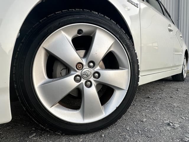 プリウス Ｓツーリングセレクション　１年保証付き／禁煙車／ＬＥＤヘッドライト／フォグランプ／ＥＴＣ／フルセグＴＶ／ＢＴ再生／ＣＤ・ＤＶＤ再生／オートライト／ステアリングスイッチ／パワーウィンドウ／電格ミラー／スマートキー／衝突安全ボディ（16枚目）