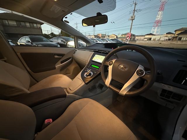 プリウス Ｓツーリングセレクション　１年保証付き／禁煙車／ＬＥＤヘッドライト／フォグランプ／ＥＴＣ／フルセグＴＶ／ＢＴ再生／ＣＤ・ＤＶＤ再生／オートライト／ステアリングスイッチ／パワーウィンドウ／電格ミラー／スマートキー／衝突安全ボディ（22枚目）