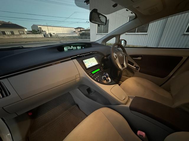 プリウス Ｓツーリングセレクション　１年保証付き／禁煙車／ＬＥＤヘッドライト／フォグランプ／ＥＴＣ／フルセグＴＶ／ＢＴ再生／ＣＤ・ＤＶＤ再生／オートライト／ステアリングスイッチ／パワーウィンドウ／電格ミラー／スマートキー／衝突安全ボディ（23枚目）