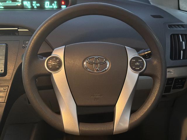 プリウス Ｓツーリングセレクション　１年保証付き／禁煙車／ＬＥＤヘッドライト／フォグランプ／ＥＴＣ／フルセグＴＶ／ＢＴ再生／ＣＤ・ＤＶＤ再生／オートライト／ステアリングスイッチ／パワーウィンドウ／電格ミラー／スマートキー／衝突安全ボディ（24枚目）