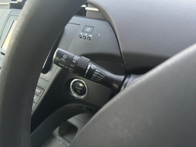 プリウス Ｓツーリングセレクション　１年保証付き／禁煙車／ＬＥＤヘッドライト／フォグランプ／ＥＴＣ／フルセグＴＶ／ＢＴ再生／ＣＤ・ＤＶＤ再生／オートライト／ステアリングスイッチ／パワーウィンドウ／電格ミラー／スマートキー／衝突安全ボディ（27枚目）