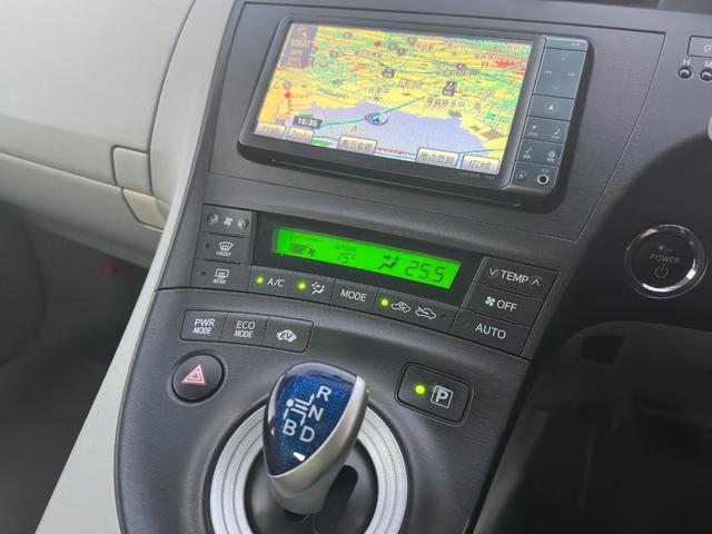 プリウス Ｓツーリングセレクション　１年保証付き／禁煙車／ＬＥＤヘッドライト／フォグランプ／ＥＴＣ／フルセグＴＶ／ＢＴ再生／ＣＤ・ＤＶＤ再生／オートライト／ステアリングスイッチ／パワーウィンドウ／電格ミラー／スマートキー／衝突安全ボディ（33枚目）