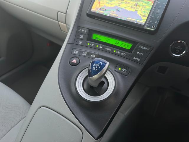 プリウス Ｓツーリングセレクション　１年保証付き／禁煙車／ＬＥＤヘッドライト／フォグランプ／ＥＴＣ／フルセグＴＶ／ＢＴ再生／ＣＤ・ＤＶＤ再生／オートライト／ステアリングスイッチ／パワーウィンドウ／電格ミラー／スマートキー／衝突安全ボディ（34枚目）