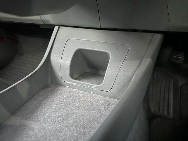 プリウス Ｓツーリングセレクション　１年保証付き／禁煙車／ＬＥＤヘッドライト／フォグランプ／ＥＴＣ／フルセグＴＶ／ＢＴ再生／ＣＤ・ＤＶＤ再生／オートライト／ステアリングスイッチ／パワーウィンドウ／電格ミラー／スマートキー／衝突安全ボディ（37枚目）