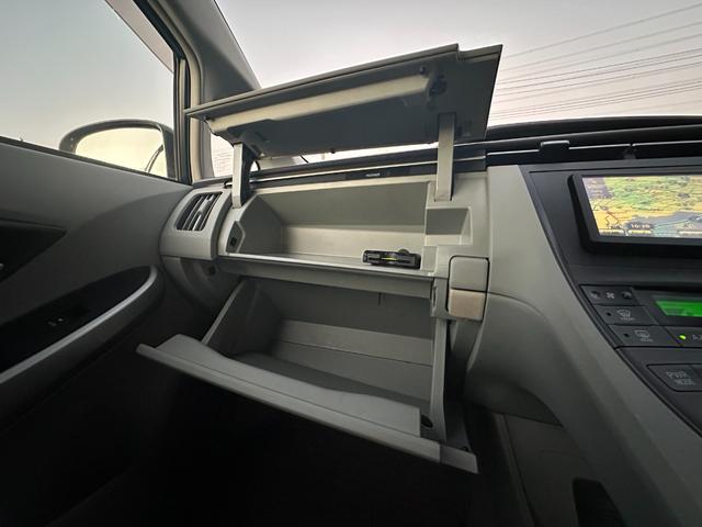 プリウス Ｓツーリングセレクション　１年保証付き／禁煙車／ＬＥＤヘッドライト／フォグランプ／ＥＴＣ／フルセグＴＶ／ＢＴ再生／ＣＤ・ＤＶＤ再生／オートライト／ステアリングスイッチ／パワーウィンドウ／電格ミラー／スマートキー／衝突安全ボディ（38枚目）