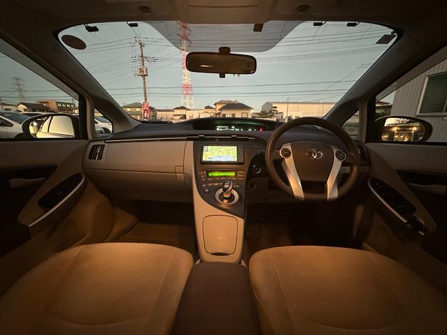 プリウス Ｓツーリングセレクション　１年保証付き／禁煙車／ＬＥＤヘッドライト／フォグランプ／ＥＴＣ／フルセグＴＶ／ＢＴ再生／ＣＤ・ＤＶＤ再生／オートライト／ステアリングスイッチ／パワーウィンドウ／電格ミラー／スマートキー／衝突安全ボディ（53枚目）