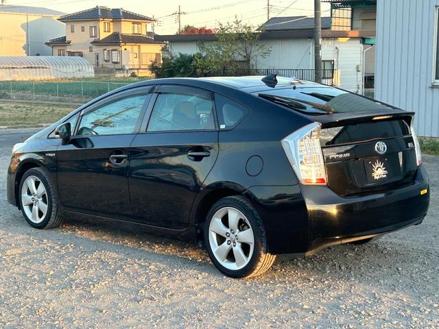 プリウス Ｓツーリングセレクション　１年保証付き／純正ナビ／ＬＥＤヘッドライト／フォグランプ／ＥＴＣ／バックカメラ／ＢＴ再生／フルセグＴＶ／ＣＤ・ＤＶＤ再生／ステアリングスイッチ／スマートキー／オートライト／パワーウィンドウ／電格ミラー（12枚目）