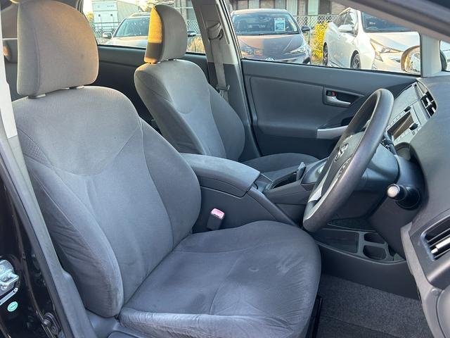 プリウス Ｓツーリングセレクション　１年保証付き／純正ナビ／ＬＥＤヘッドライト／フォグランプ／ＥＴＣ／バックカメラ／ＢＴ再生／フルセグＴＶ／ＣＤ・ＤＶＤ再生／ステアリングスイッチ／スマートキー／オートライト／パワーウィンドウ／電格ミラー（17枚目）