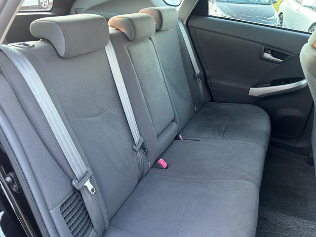 プリウス Ｓツーリングセレクション　１年保証付き／純正ナビ／ＬＥＤヘッドライト／フォグランプ／ＥＴＣ／バックカメラ／ＢＴ再生／フルセグＴＶ／ＣＤ・ＤＶＤ再生／ステアリングスイッチ／スマートキー／オートライト／パワーウィンドウ／電格ミラー（20枚目）