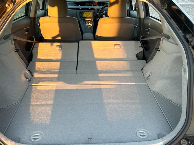 プリウス Ｓツーリングセレクション　１年保証付き／純正ナビ／ＬＥＤヘッドライト／フォグランプ／ＥＴＣ／バックカメラ／ＢＴ再生／フルセグＴＶ／ＣＤ・ＤＶＤ再生／ステアリングスイッチ／スマートキー／オートライト／パワーウィンドウ／電格ミラー（24枚目）