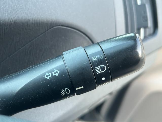 プリウス Ｓツーリングセレクション　１年保証付き／純正ナビ／ＬＥＤヘッドライト／フォグランプ／ＥＴＣ／バックカメラ／ＢＴ再生／フルセグＴＶ／ＣＤ・ＤＶＤ再生／ステアリングスイッチ／スマートキー／オートライト／パワーウィンドウ／電格ミラー（30枚目）