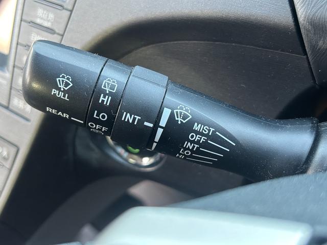 プリウス Ｓツーリングセレクション　１年保証付き／純正ナビ／ＬＥＤヘッドライト／フォグランプ／ＥＴＣ／バックカメラ／ＢＴ再生／フルセグＴＶ／ＣＤ・ＤＶＤ再生／ステアリングスイッチ／スマートキー／オートライト／パワーウィンドウ／電格ミラー（31枚目）