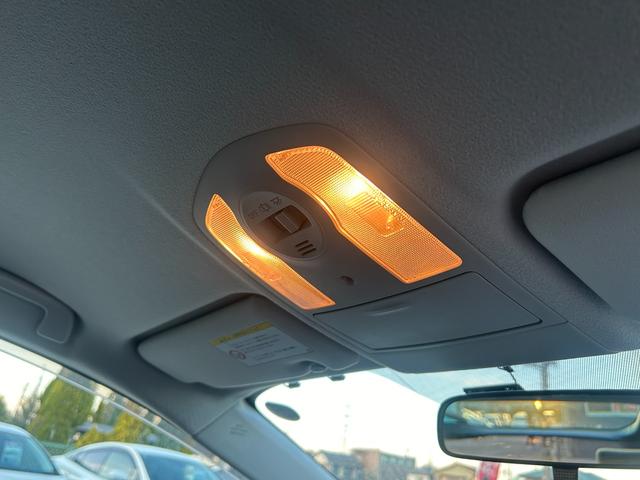 プリウス Ｓツーリングセレクション　１年保証付き／純正ナビ／ＬＥＤヘッドライト／フォグランプ／ＥＴＣ／バックカメラ／ＢＴ再生／フルセグＴＶ／ＣＤ・ＤＶＤ再生／ステアリングスイッチ／スマートキー／オートライト／パワーウィンドウ／電格ミラー（32枚目）