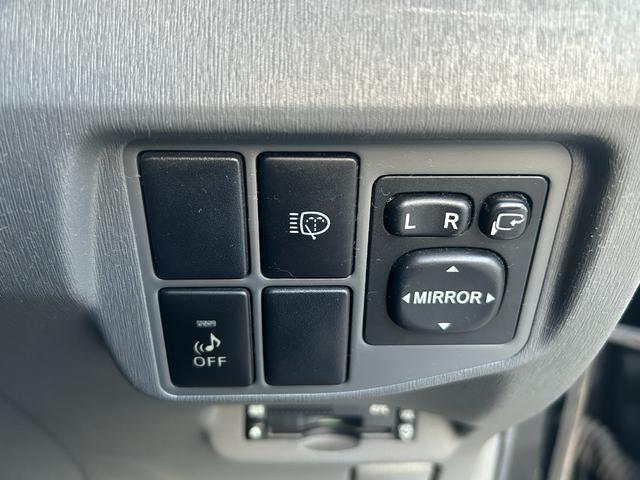 プリウス Ｓツーリングセレクション　１年保証付き／純正ナビ／ＬＥＤヘッドライト／フォグランプ／ＥＴＣ／バックカメラ／ＢＴ再生／フルセグＴＶ／ＣＤ・ＤＶＤ再生／ステアリングスイッチ／スマートキー／オートライト／パワーウィンドウ／電格ミラー（33枚目）