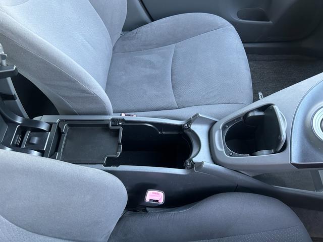 プリウス Ｓツーリングセレクション　１年保証付き／純正ナビ／ＬＥＤヘッドライト／フォグランプ／ＥＴＣ／バックカメラ／ＢＴ再生／フルセグＴＶ／ＣＤ・ＤＶＤ再生／ステアリングスイッチ／スマートキー／オートライト／パワーウィンドウ／電格ミラー（34枚目）