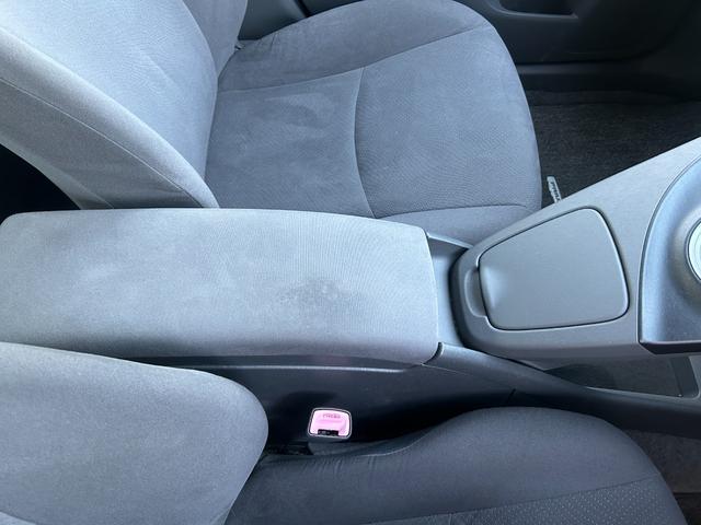 プリウス Ｓツーリングセレクション　１年保証付き／純正ナビ／ＬＥＤヘッドライト／フォグランプ／ＥＴＣ／バックカメラ／ＢＴ再生／フルセグＴＶ／ＣＤ・ＤＶＤ再生／ステアリングスイッチ／スマートキー／オートライト／パワーウィンドウ／電格ミラー（35枚目）