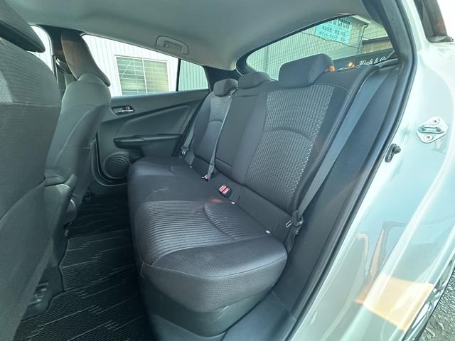 プリウス Ｓセーフティプラス　１年保証付き／禁煙車／トヨタセーフティセンス／クリアランスソナー／ドラレコ／ＬＥＤヘッド／フォグ／ＥＴＣ／Ｂカメラ／フルセグＴＶ／ＢＴ再生／クルコン／ＣＤ・ＤＶＤ再生／オートライト／電動格納ミラー／（21枚目）