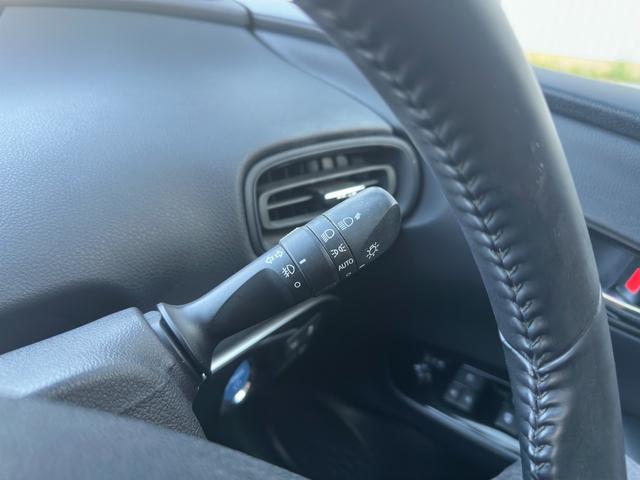 プリウス Ｓセーフティプラス　１年保証付き／禁煙車／トヨタセーフティセンス／クリアランスソナー／ドラレコ／ＬＥＤヘッド／フォグ／ＥＴＣ／Ｂカメラ／フルセグＴＶ／ＢＴ再生／クルコン／ＣＤ・ＤＶＤ再生／オートライト／電動格納ミラー／（28枚目）