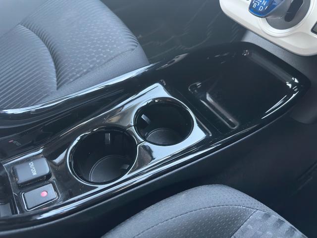 プリウス Ｓセーフティプラス　１年保証付き／禁煙車／トヨタセーフティセンス／クリアランスソナー／ドラレコ／ＬＥＤヘッド／フォグ／ＥＴＣ／Ｂカメラ／フルセグＴＶ／ＢＴ再生／クルコン／ＣＤ・ＤＶＤ再生／オートライト／電動格納ミラー／（35枚目）