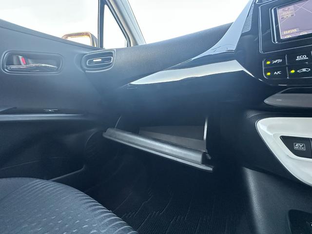 プリウス Ｓセーフティプラス　１年保証付き／禁煙車／トヨタセーフティセンス／クリアランスソナー／ドラレコ／ＬＥＤヘッド／フォグ／ＥＴＣ／Ｂカメラ／フルセグＴＶ／ＢＴ再生／クルコン／ＣＤ・ＤＶＤ再生／オートライト／電動格納ミラー／（37枚目）
