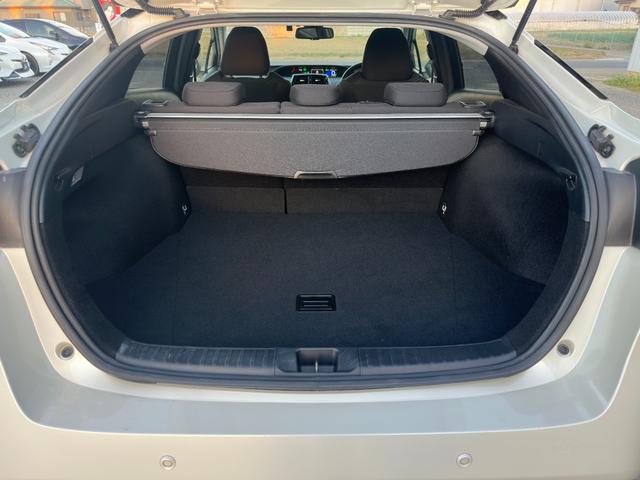 プリウス Ｓセーフティプラス　１年保証付き／禁煙車／トヨタセーフティセンス／クリアランスソナー／ドラレコ／ＬＥＤヘッド／フォグ／ＥＴＣ／Ｂカメラ／フルセグＴＶ／ＢＴ再生／クルコン／ＣＤ・ＤＶＤ再生／オートライト／電動格納ミラー／（49枚目）