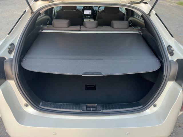 プリウス Ｓセーフティプラス　１年保証付き／禁煙車／トヨタセーフティセンス／クリアランスソナー／ドラレコ／ＬＥＤヘッド／フォグ／ＥＴＣ／Ｂカメラ／フルセグＴＶ／ＢＴ再生／クルコン／ＣＤ・ＤＶＤ再生／オートライト／電動格納ミラー／（50枚目）