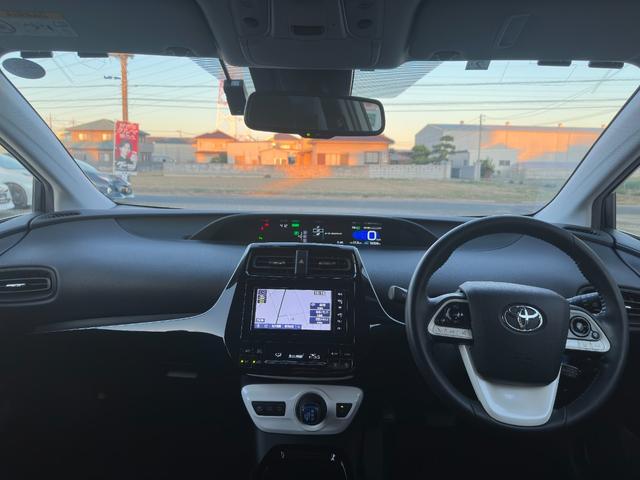 プリウス Ｓセーフティプラス　１年保証付き／禁煙車／トヨタセーフティセンス／クリアランスソナー／ドラレコ／ＬＥＤヘッド／フォグ／ＥＴＣ／Ｂカメラ／フルセグＴＶ／ＢＴ再生／クルコン／ＣＤ・ＤＶＤ再生／オートライト／電動格納ミラー／（52枚目）