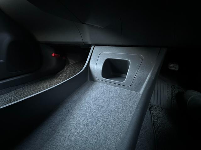 プリウス Sツーリングセレクション 1年保証付/純正ナビ/TV視聴/LEDヘッドライト/フォグランプ/ETC/CD・DVD再生/オートライト/電格ミラー/スマートキー/パワーウィンドウ/衝突安全ボディ/盗難防止システム(37枚目)