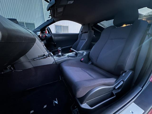 フェアレディＺ バージョンＳ　６ＭＴ／フルスケールメーター交換／ＮＩＳＭＯバンパー／ＮＩＳＭＯウイング／ＮＩＳＭＯ軽量フラホ／トラスト車高調／純ＯＰＭＯＭＯステ／ステンレスマフラー／Ｚ３４ホイール／ＢＯＳＥサウンド／ブレンボ（22枚目）