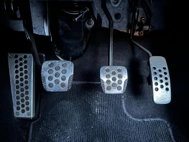 フェアレディＺ バージョンＳ　６ＭＴ／フルスケールメーター交換／ＮＩＳＭＯバンパー／ＮＩＳＭＯウイング／ＮＩＳＭＯ軽量フラホ／トラスト車高調／純ＯＰＭＯＭＯステ／ステンレスマフラー／Ｚ３４ホイール／ＢＯＳＥサウンド／ブレンボ（33枚目）