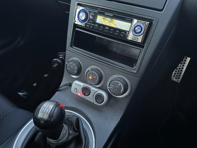 フェアレディＺ バージョンＳ　６ＭＴ／フルスケールメーター交換／ＮＩＳＭＯバンパー／ＮＩＳＭＯウイング／ＮＩＳＭＯ軽量フラホ／トラスト車高調／純ＯＰＭＯＭＯステ／ステンレスマフラー／Ｚ３４ホイール／ＢＯＳＥサウンド／ブレンボ（43枚目）