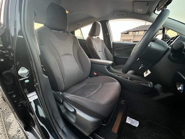 プリウス Sセーフティプラス 1年保証付き/純正9型ナビ/禁煙車/トヨタセーフティセンス/クリアランスソナー/LEDヘッドライト/フォグランプ/ETC/ドラレコ/フルセグTV/Bカメラ/BT再生/CD・DVD/オートライト(18枚目)