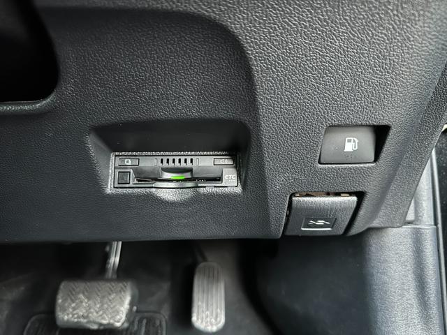 プリウス Sセーフティプラス 1年保証付き/純正9型ナビ/禁煙車/トヨタセーフティセンス/クリアランスソナー/LEDヘッドライト/フォグランプ/ETC/ドラレコ/フルセグTV/Bカメラ/BT再生/CD・DVD/オートライト(32枚目)