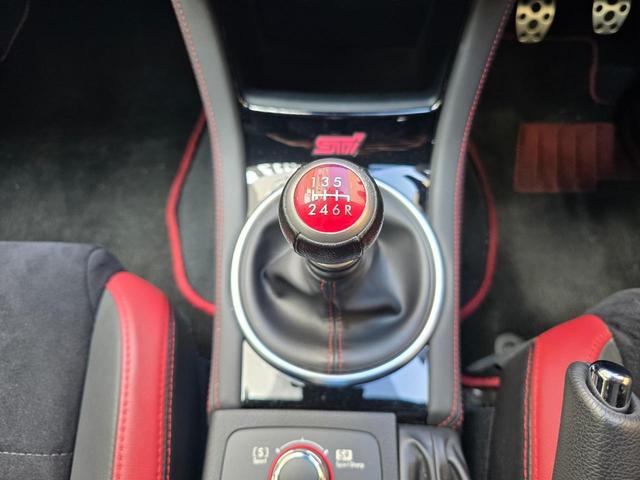ＷＲＸ ＳＴＩ ＳＴＩ　タイプＳ　４ＷＤ　ＥＴＣ　バックカメラ　ナビ　ＴＶ　アルミホイール　オートライト　ＬＥＤヘッドランプ　ＭＴ　シートヒーター　スマートキー　盗難防止システム　ＣＤ　ＵＳＢ　ミュージックプレイヤー接続可（9枚目）