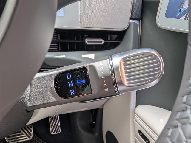 アイオニック５ ラウンジ　ＡＷＤ　リミテッドエディション　ワンオーナー・新車保証継承　限定２０台　ドライブレコーダー　全周囲カメラ　オートクルーズコントロール　レーンアシスト　パワーシート　衝突被害軽減システム　サンルーフ　ナビ　オートライト　電動リアゲート（7枚目）