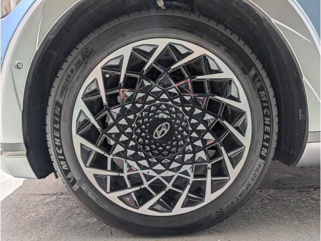 アイオニック５ ラウンジ　ＡＷＤ　リミテッドエディション　ワンオーナー・新車保証継承　限定２０台　ドライブレコーダー　全周囲カメラ　オートクルーズコントロール　レーンアシスト　パワーシート　衝突被害軽減システム　サンルーフ　ナビ　オートライト　電動リアゲート（25枚目）