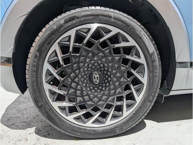 アイオニック５ ラウンジ　ＡＷＤ　リミテッドエディション　ワンオーナー・新車保証継承　限定２０台　ドライブレコーダー　全周囲カメラ　オートクルーズコントロール　レーンアシスト　パワーシート　衝突被害軽減システム　サンルーフ　ナビ　オートライト　電動リアゲート（28枚目）