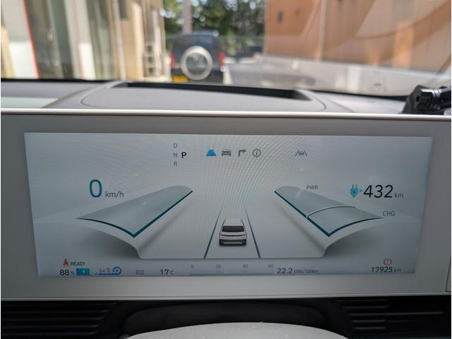 アイオニック５ ラウンジ　ＡＷＤ　リミテッドエディション　ワンオーナー・新車保証継承　限定２０台　ドライブレコーダー　全周囲カメラ　オートクルーズコントロール　レーンアシスト　パワーシート　衝突被害軽減システム　サンルーフ　ナビ　オートライト　電動リアゲート（42枚目）