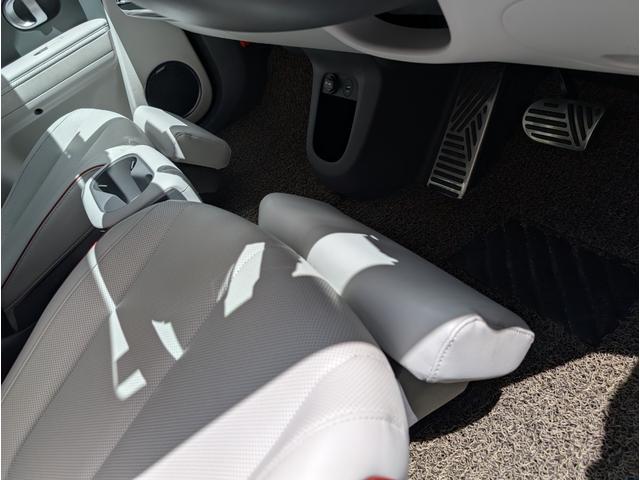 アイオニック５ ラウンジ　ＡＷＤ　リミテッドエディション　ワンオーナー・新車保証継承　限定２０台　ドライブレコーダー　全周囲カメラ　オートクルーズコントロール　レーンアシスト　パワーシート　衝突被害軽減システム　サンルーフ　ナビ　オートライト　電動リアゲート（46枚目）