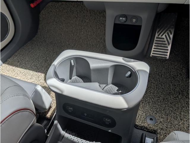 アイオニック５ ラウンジ　ＡＷＤ　リミテッドエディション　ワンオーナー・新車保証継承　限定２０台　ドライブレコーダー　全周囲カメラ　オートクルーズコントロール　レーンアシスト　パワーシート　衝突被害軽減システム　サンルーフ　ナビ　オートライト　電動リアゲート（49枚目）