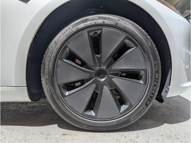 モデル３ ＲＷＤ　オートパイロット　上海モデル　新車保証継承　スペアキー付　黒革シート　純正１８インチホイール　全席シートヒーター　ガラスルーフ　ステアリングヒーター　ＥＴＣ　禁煙車　ワンオーナー（60枚目）