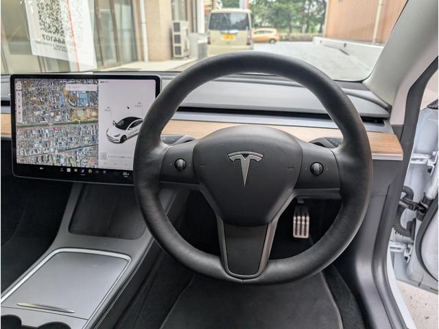 モデル３ スタンダードプラス　バックカメラ　サイドカメラ　ナビ　クリアランスソナー　パワーシート　シートヒーター　ＣＶＴ　アルミホイール　Ｂｌｕｅｔｏｏｔｈ　サンルーフ　パワーウィンドウ（4枚目）