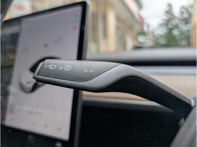 モデル３ スタンダードプラス　バックカメラ　サイドカメラ　ナビ　クリアランスソナー　パワーシート　シートヒーター　ＣＶＴ　アルミホイール　Ｂｌｕｅｔｏｏｔｈ　サンルーフ　パワーウィンドウ（28枚目）
