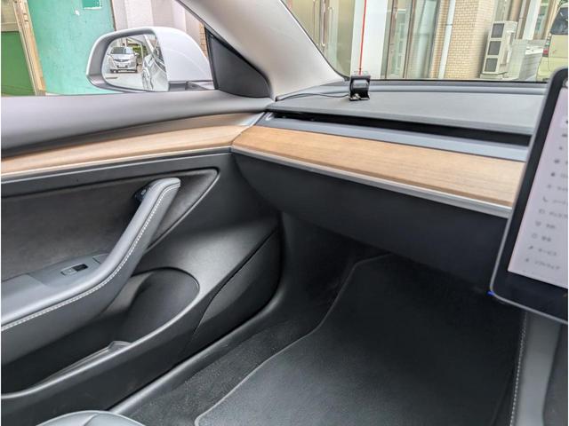 モデル３ スタンダードプラス　バックカメラ　サイドカメラ　ナビ　クリアランスソナー　パワーシート　シートヒーター　ＣＶＴ　アルミホイール　Ｂｌｕｅｔｏｏｔｈ　サンルーフ　パワーウィンドウ（29枚目）