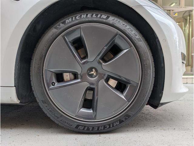 モデル３ スタンダードプラス　バックカメラ　サイドカメラ　ナビ　クリアランスソナー　パワーシート　シートヒーター　ＣＶＴ　アルミホイール　Ｂｌｕｅｔｏｏｔｈ　サンルーフ　パワーウィンドウ（56枚目）