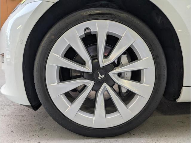 モデル３ ロングレンジ　４ＷＤ　クリアランスソナー　バックカメラ　サイドカメラ　ナビ　アルミホイール　オートマチックハイビーム　サンルーフ　ＣＶＴ　電動リアゲート　Ｂｌｕｅｔｏｏｔｈ　エアコン　パワーステアリング（22枚目）
