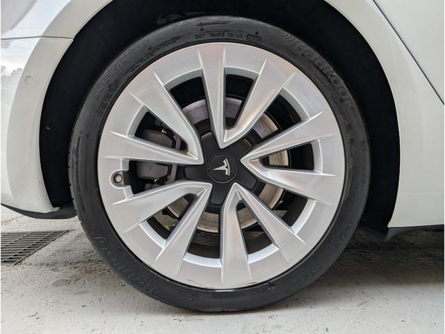 モデル３ ロングレンジ　４ＷＤ　クリアランスソナー　バックカメラ　サイドカメラ　ナビ　アルミホイール　オートマチックハイビーム　サンルーフ　ＣＶＴ　電動リアゲート　Ｂｌｕｅｔｏｏｔｈ　エアコン　パワーステアリング（25枚目）