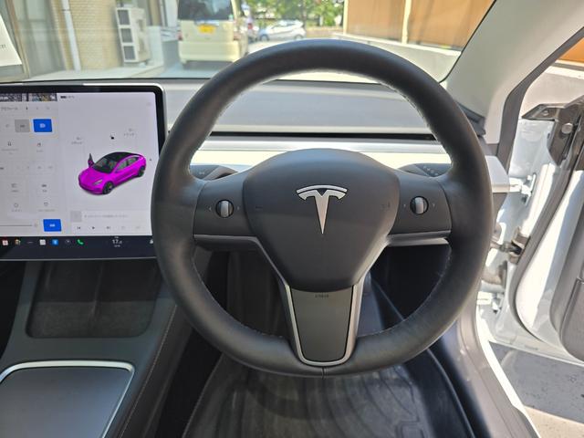 モデル３ スタンダードレンジプラス　ＥＴＣ　オートクルーズコントロール　ナビ　アルミホイール　サンルーフ　ＣＶＴ　電動リアゲート　Ｂｌｕｅｔｏｏｔｈ　ＡＢＳ　エアコン　パワーステアリング　パワーウィンドウ　運転席エアバッグ（3枚目）