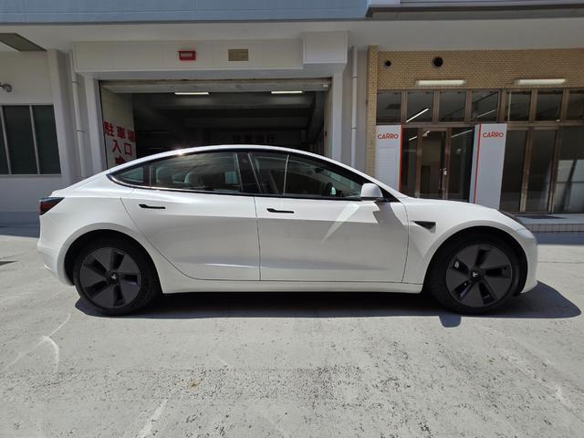 モデル３ スタンダードレンジプラス　ＥＴＣ　オートクルーズコントロール　ナビ　アルミホイール　サンルーフ　ＣＶＴ　電動リアゲート　Ｂｌｕｅｔｏｏｔｈ　ＡＢＳ　エアコン　パワーステアリング　パワーウィンドウ　運転席エアバッグ（19枚目）